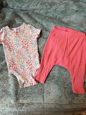 Old Navy Floral Ribbed Baby Bodysuit - Pastel Multicolor